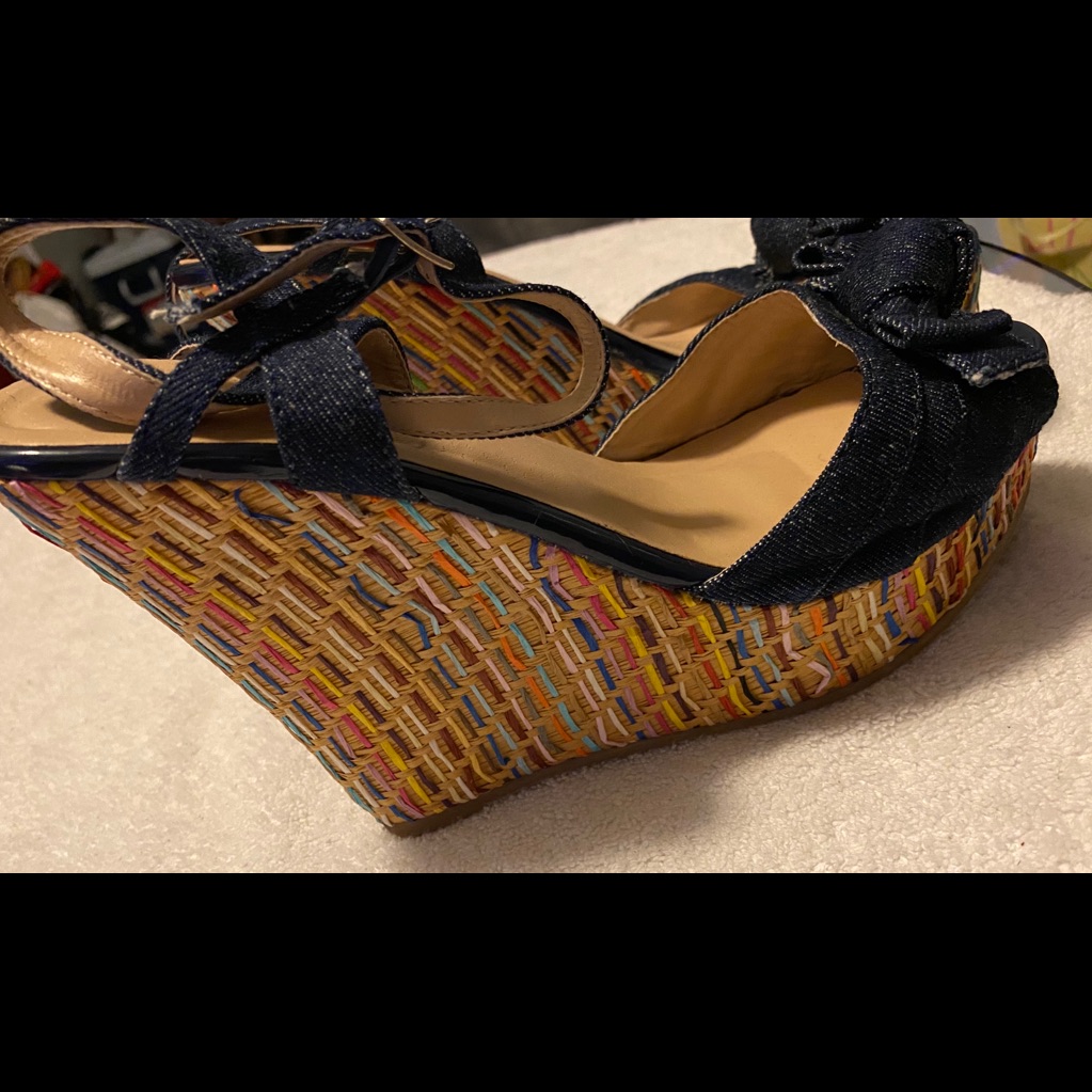 Almost Brand New Super Gorgeous Wedges  Charming Charles  Box 66